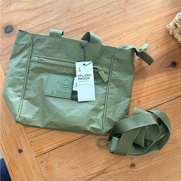 ALOHA Collection Olive Splash-Proof Cosmetic Bag - Picture 3 of 6